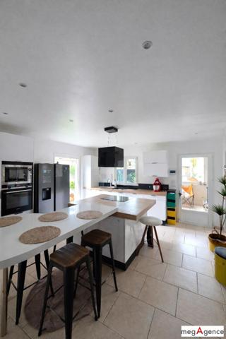 Maison à BORMES-LES-MIMOSAS, 83230 - 5 pièces 145m²