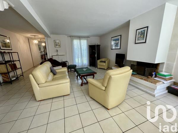 Maison traditionnelle 6 pièces de 141 m² à Soisy-sur-Seine (91450)