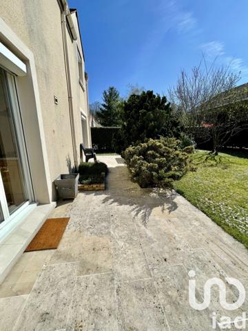 Maison traditionnelle 6 pièces de 141 m² à Soisy-sur-Seine (91450)
