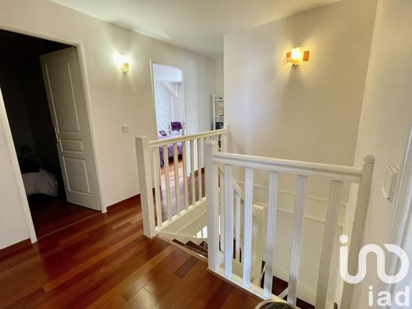 Maison traditionnelle 6 pièces de 141 m² à Soisy-sur-Seine (91450)