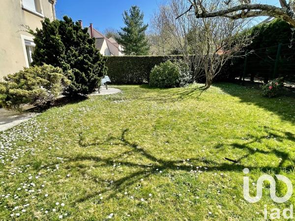 Maison traditionnelle 6 pièces de 141 m² à Soisy-sur-Seine (91450)