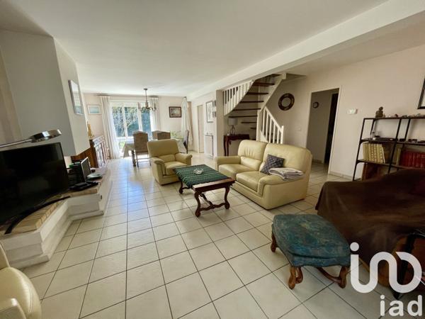 Maison traditionnelle 6 pièces de 141 m² à Soisy-sur-Seine (91450)