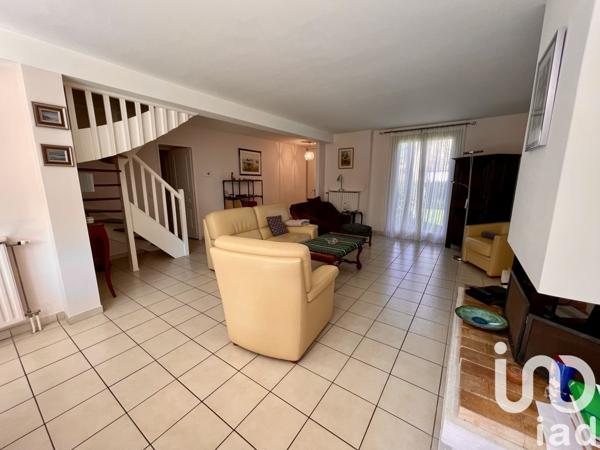 Maison traditionnelle 6 pièces de 141 m² à Soisy-sur-Seine (91450)