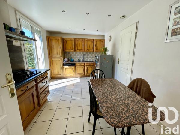 Maison traditionnelle 6 pièces de 141 m² à Soisy-sur-Seine (91450)