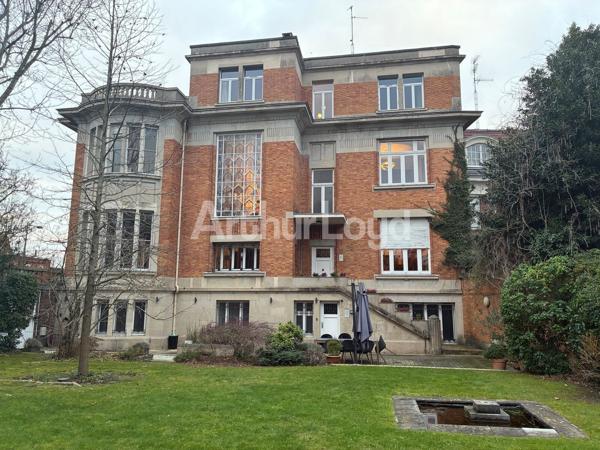 Maison de maître à vendre à Roubaix bureaux et jardin arboré exceptionnel