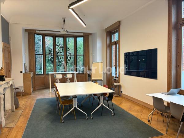 Maison de maître à vendre à Roubaix bureaux et jardin arboré exceptionnel