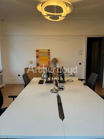 Maison de maître à vendre à Roubaix bureaux et jardin arboré exceptionnel