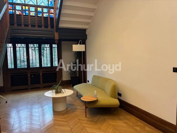 Maison de maître à vendre à Roubaix bureaux et jardin arboré exceptionnel