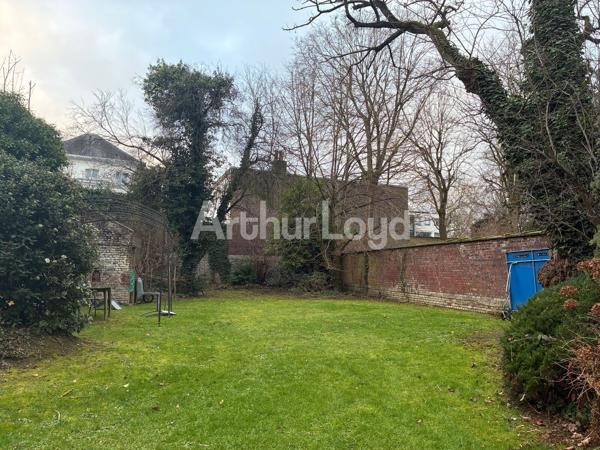 Maison de maître à vendre à Roubaix bureaux et jardin arboré exceptionnel