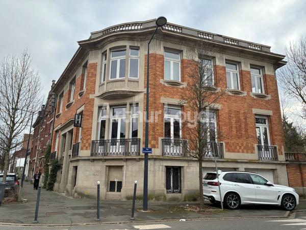 Maison de maître à vendre à Roubaix bureaux et jardin arboré exceptionnel