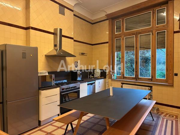 Maison de maître à vendre à Roubaix bureaux et jardin arboré exceptionnel
