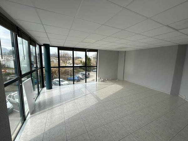 Bureaux lumineux à vendre ou à louer - ZA Les Paluds - Aubagne
