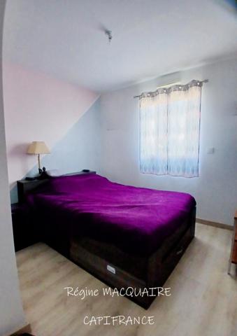 À vendre – Pavillon récent de plain‑pied (RT2012) : 4 pièces, 3 chambres, 1 259 m² de terrain, 44 m² de combles aménageables – Vire (14)