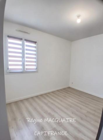 À vendre – Pavillon récent de plain‑pied (RT2012) : 4 pièces, 3 chambres, 1 259 m² de terrain, 44 m² de combles aménageables – Vire (14)