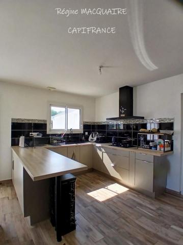 À vendre – Pavillon récent de plain‑pied (RT2012) : 4 pièces, 3 chambres, 1 259 m² de terrain, 44 m² de combles aménageables – Vire (14)