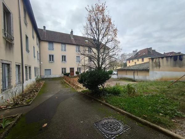 Location                                                      Appartement
                        
                     3 pièces                      70 m2                     à Baume-les-Dames
