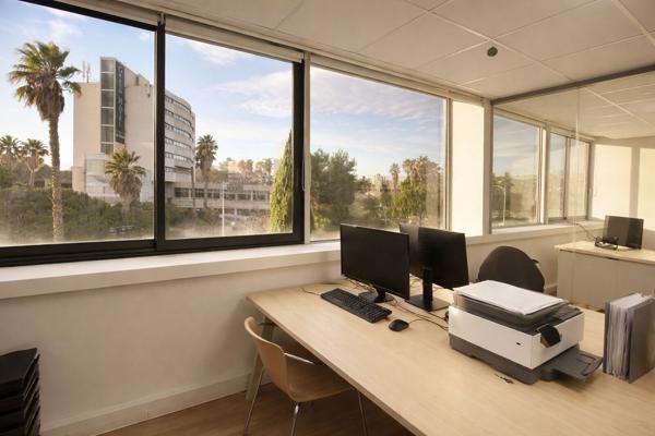 Bureau à vendre à Nîmes avec accessibilité PMR et partie déjà louée