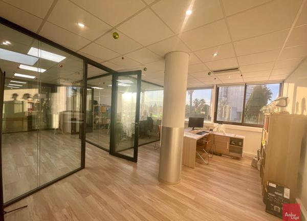 Bureau à vendre à Nîmes avec accessibilité PMR et partie déjà louée