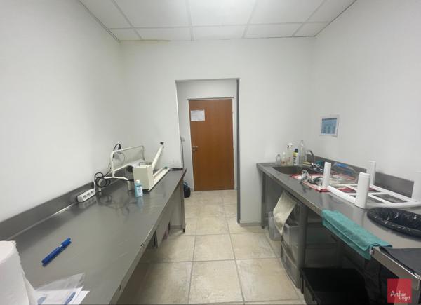 Bureau à vendre à Nîmes avec accessibilité PMR et partie déjà louée
