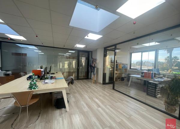 Bureau à vendre à Nîmes avec accessibilité PMR et partie déjà louée