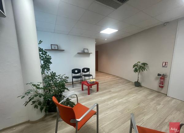 Bureau à vendre à Nîmes avec accessibilité PMR et partie déjà louée
