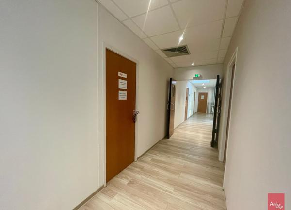 Bureau à vendre à Nîmes avec accessibilité PMR et partie déjà louée