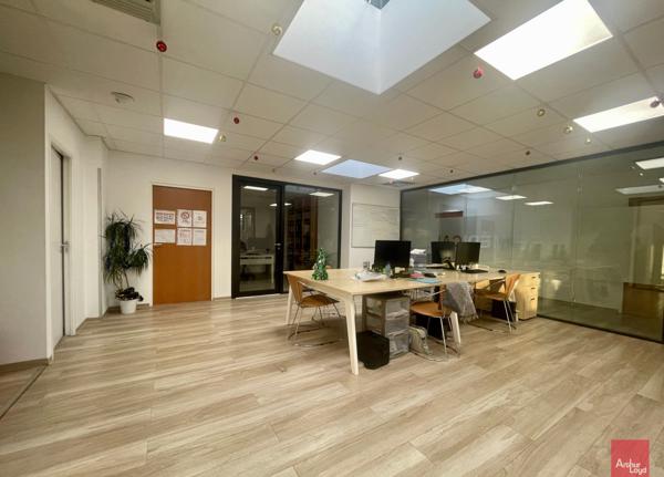 Bureau à vendre à Nîmes avec accessibilité PMR et partie déjà louée