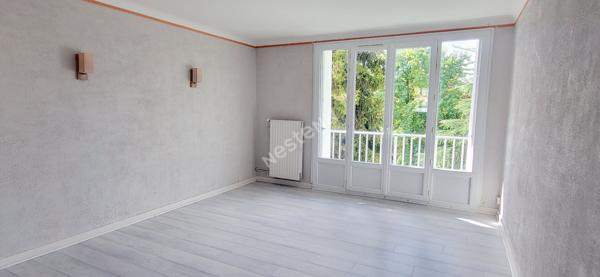 Nantes Hippodrome proche vallée du Cens : En vente ! T3 exposé balcon Sud, 2 chambres, ascenseur, cave et parking s/sol.