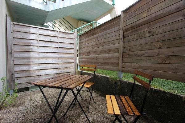 location studio entièrement rénové avec parking dans le quartier de Kerfeunteun.