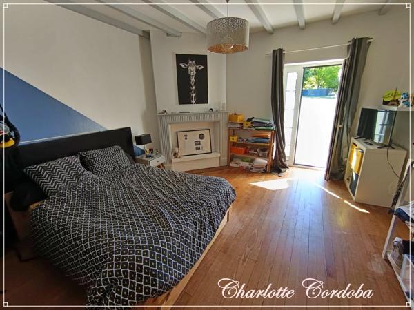 Maison en pierre de 313 m² avec vue panoramique et près de 2 hectares de terrain