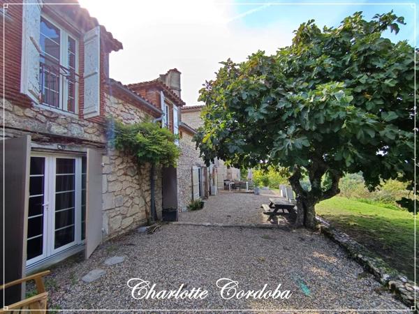 Maison en pierre de 313 m² avec vue panoramique et près de 2 hectares de terrain