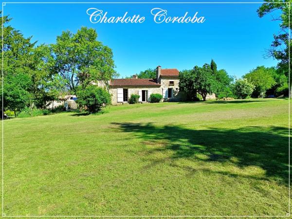 Maison en pierre de 313 m² avec vue panoramique et près de 2 hectares de terrain
