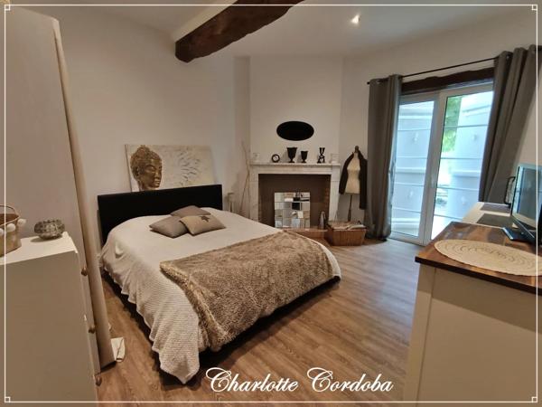 Maison en pierre de 313 m² avec vue panoramique et près de 2 hectares de terrain