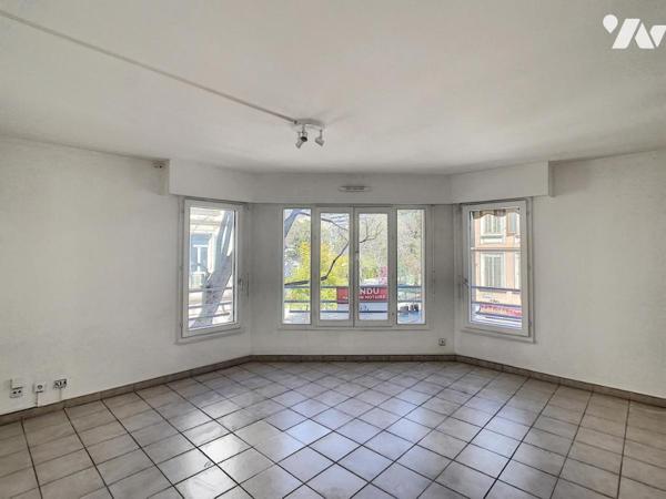 Appartement en étage élevé dans un résidence récente , proche du centre ville de Cannes à pieds .