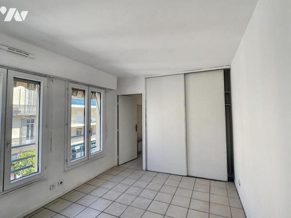Appartement en étage élevé dans un résidence récente , proche du centre ville de Cannes à pieds .