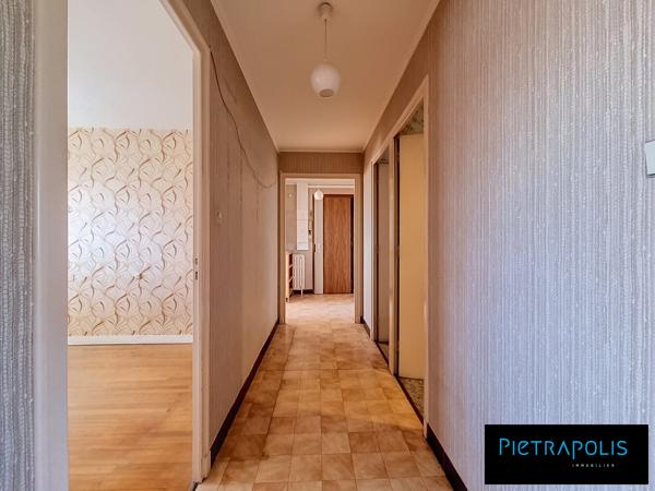 T4 de 82m2 - traversant - balcon - 3ème étage - stationnement privatif