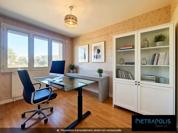 T4 de 82m2 - traversant - balcon - 3ème étage - stationnement privatif