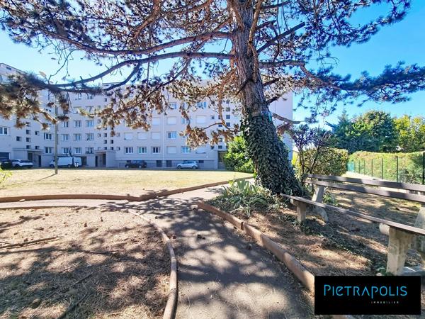 T4 de 82m2 - traversant - balcon - 3ème étage - stationnement privatif