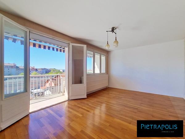 T4 de 82m2 - traversant - balcon - 3ème étage - stationnement privatif
