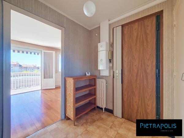 T4 de 82m2 - traversant - balcon - 3ème étage - stationnement privatif