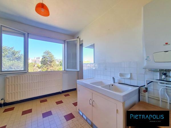 T4 de 82m2 - traversant - balcon - 3ème étage - stationnement privatif