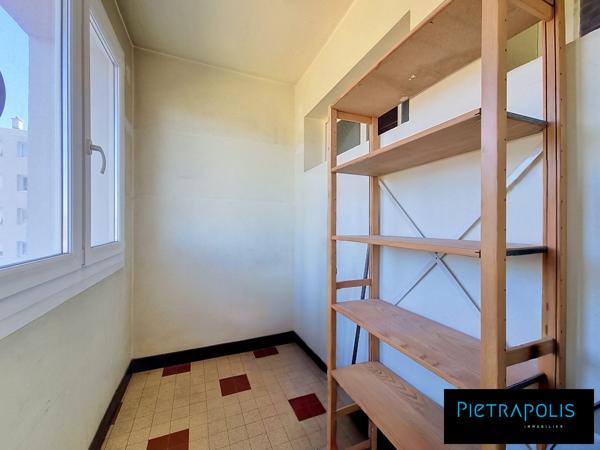 T4 de 82m2 - traversant - balcon - 3ème étage - stationnement privatif