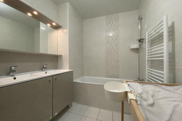 Bordeaux Chartrons T3 61 m2 avec loggia et place de parking