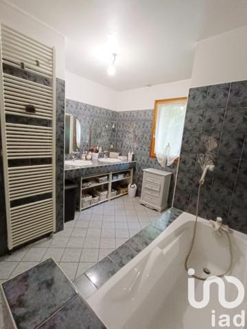 Maison traditionnelle 6 pièces de 165 m² à Plaintel (22940)