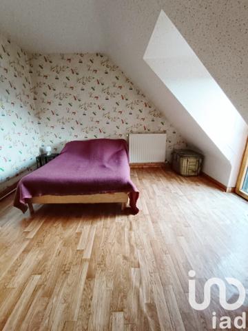 Maison traditionnelle 6 pièces de 165 m² à Plaintel (22940)