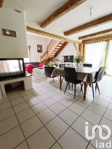 Maison traditionnelle 6 pièces de 165 m² à Plaintel (22940)