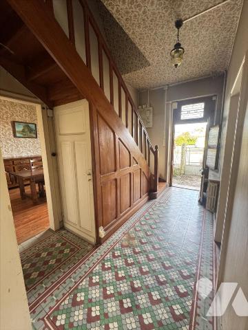 PROCHE CENTRE VILLE, MAISON AVEC JARDIN ET DEPENDANCES