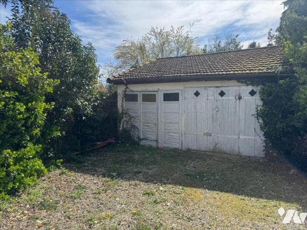 PROCHE CENTRE VILLE, MAISON AVEC JARDIN ET DEPENDANCES