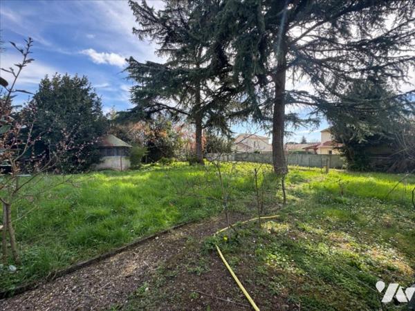 PROCHE CENTRE VILLE, MAISON AVEC JARDIN ET DEPENDANCES