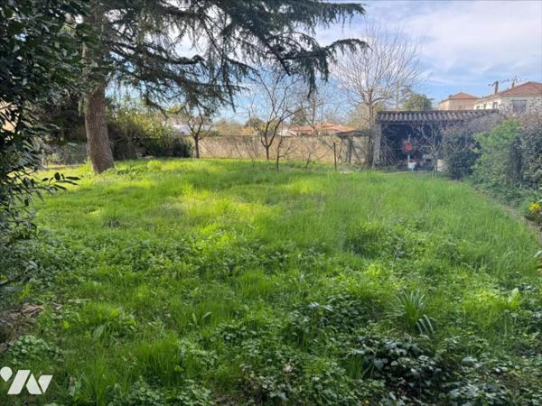 PROCHE CENTRE VILLE, MAISON AVEC JARDIN ET DEPENDANCES